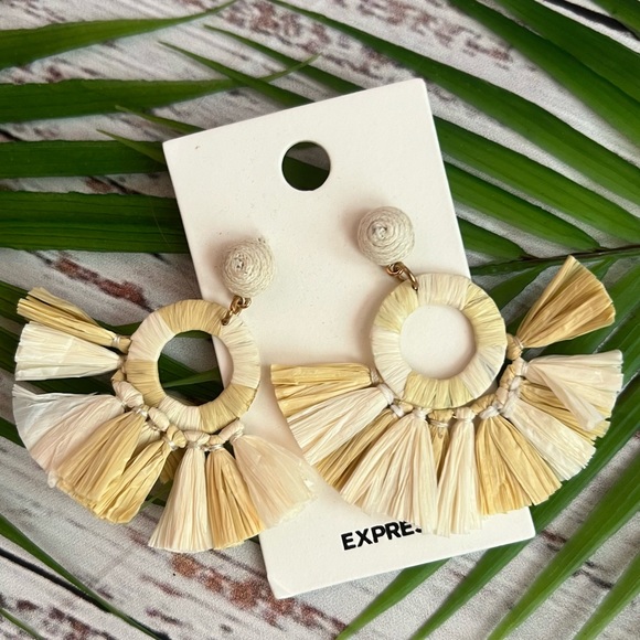 Express Raffia Fan Statement Earrings - Picture 1 of 2